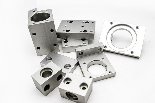 臥式cnc加工中心有什么優點？怎么安裝臥式cnc加工中心？