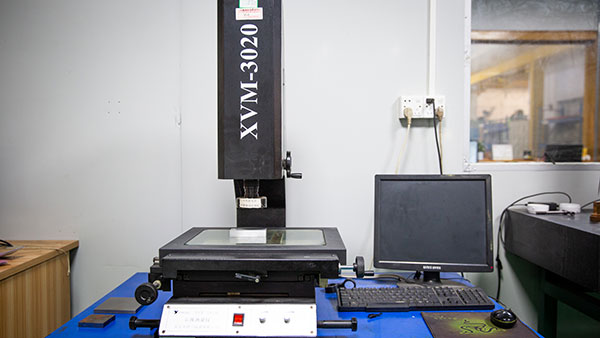 鑫創(chuàng)盟定制加工零件一般發(fā)生表面劃傷的原因 鑫創(chuàng)盟定制加工零件一般發(fā)生表面劃傷的原因